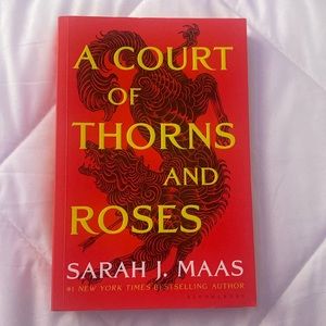 'a court of thorns and roses' sarah j maas